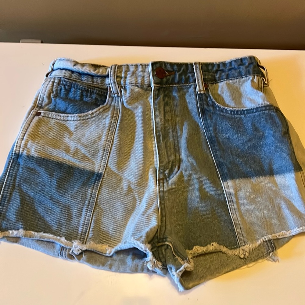 Wrangler X Billabong women denim shorts. 
Only used once.